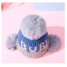 Charger l&#39;image dans la galerie, Chapeau de laine d’hiver extérieur plus velours épais lettre de chapeau chaud dames oreille protection cheveux boule tricotée capuche

